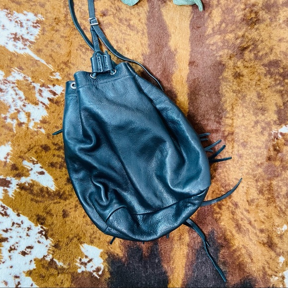 Jennifer Haley 100% Leather Fringe Bucket Bag - Picture 2 of 8